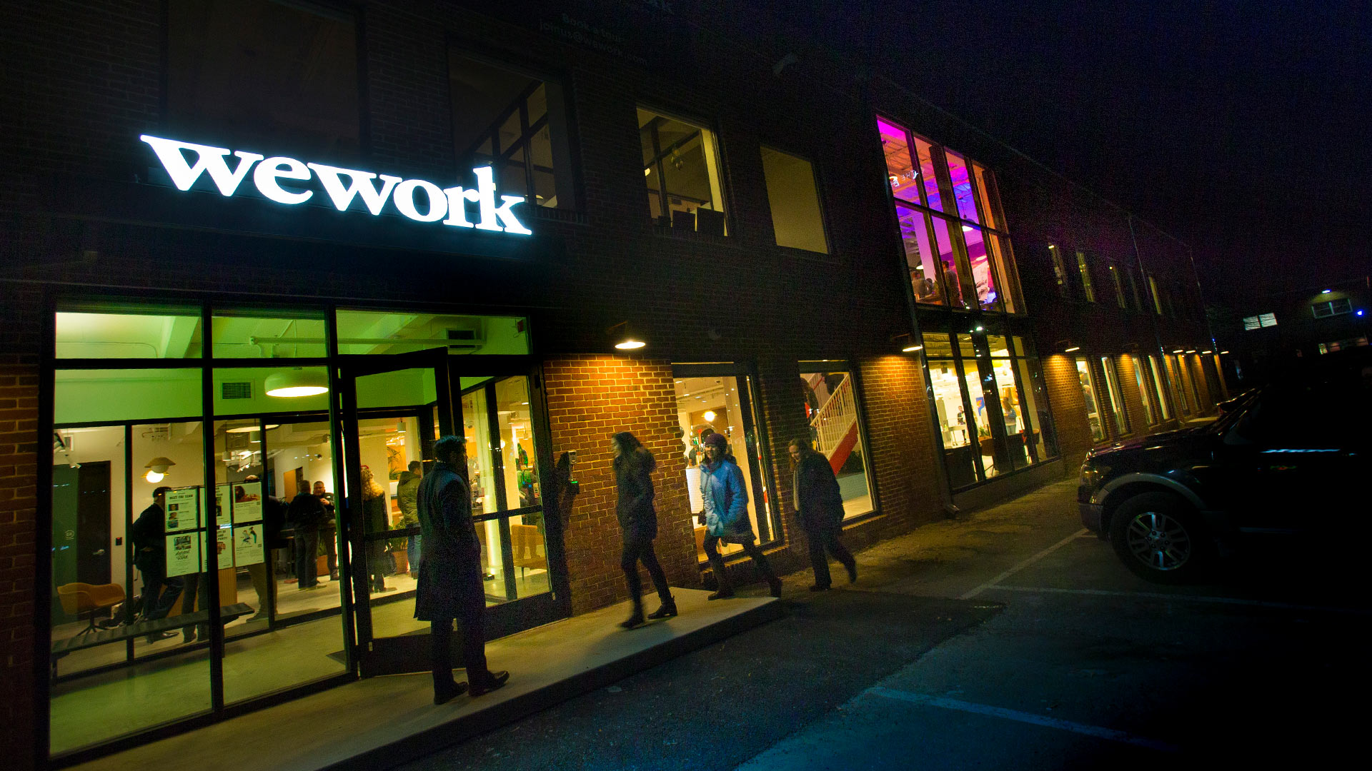 Picture of the hot desk area in the College Park WeWork